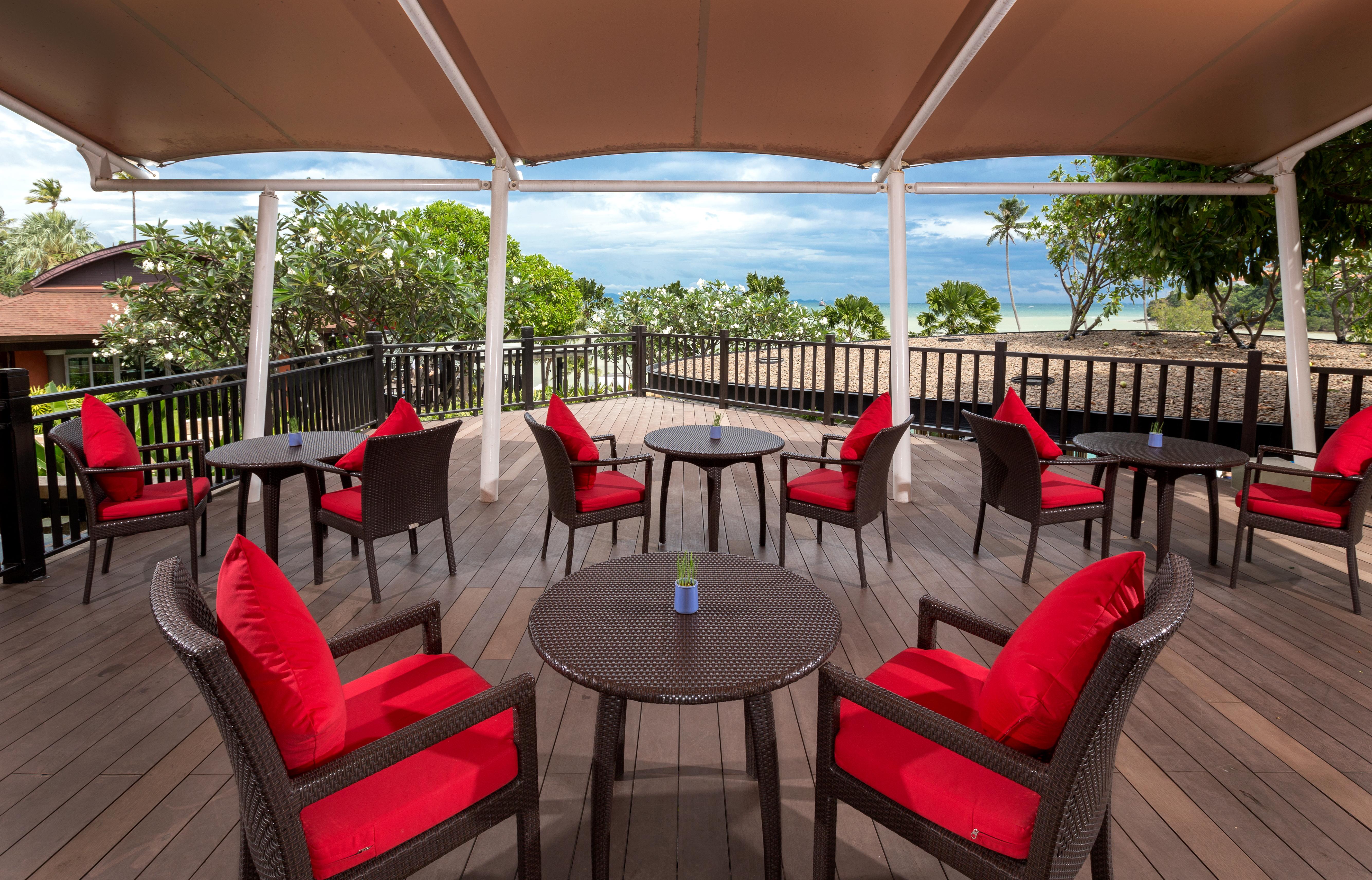 Pullman Phuket Panwa Beach Resort Esterno foto The Deck