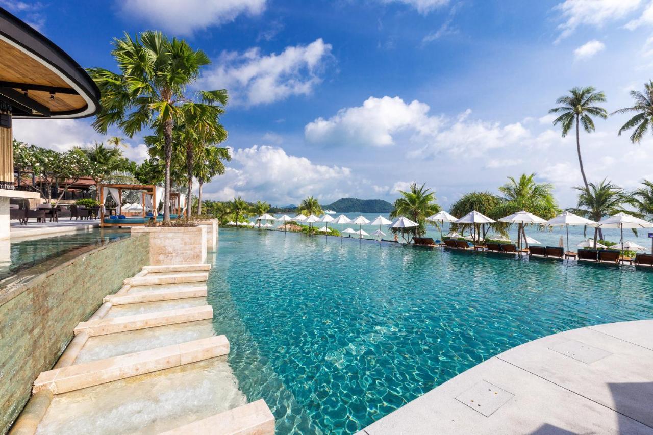Pullman Phuket Panwa Beach Resort Esterno foto The swimming pool at the resort