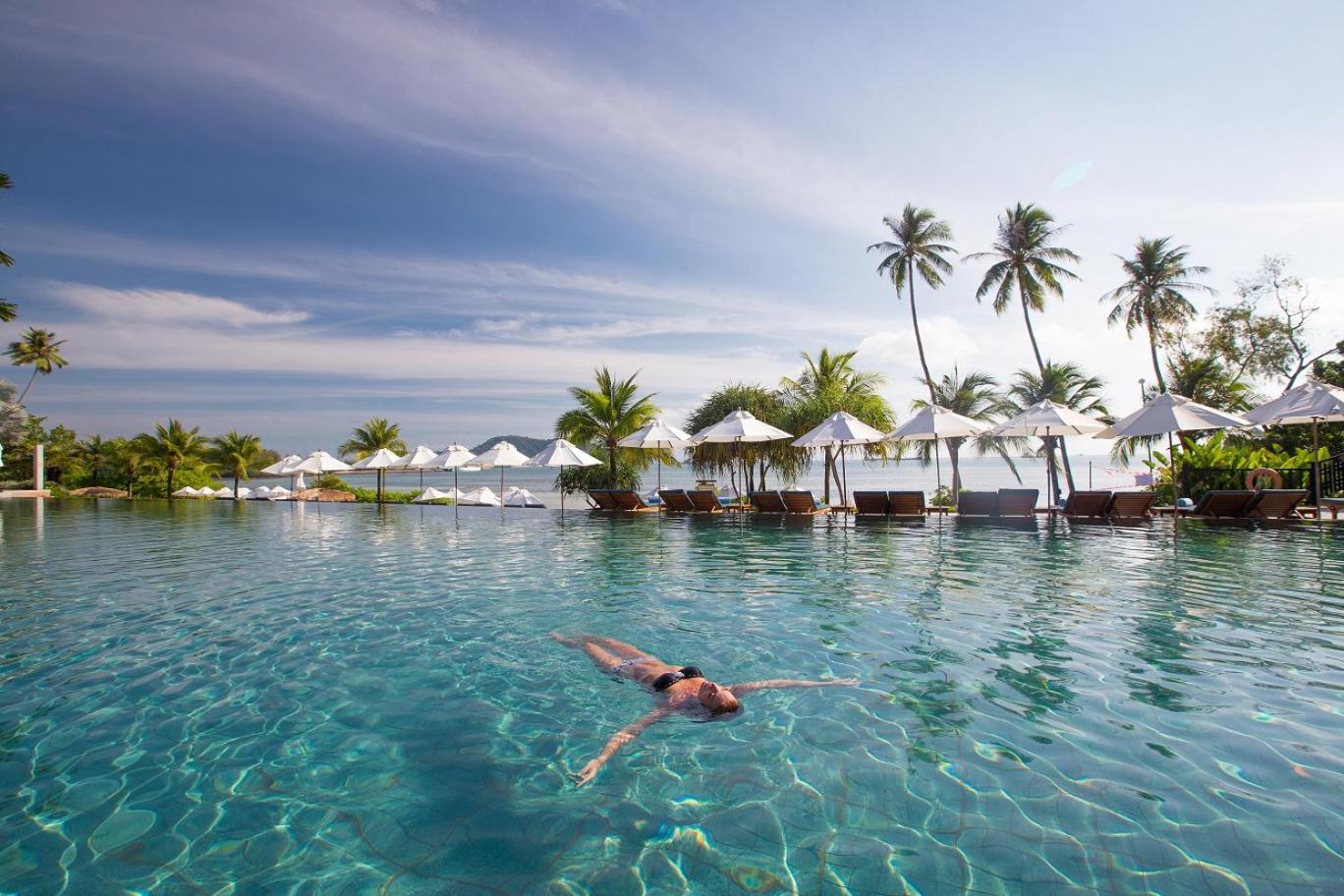 Pullman Phuket Panwa Beach Resort Esterno foto The swimming pool at the resort