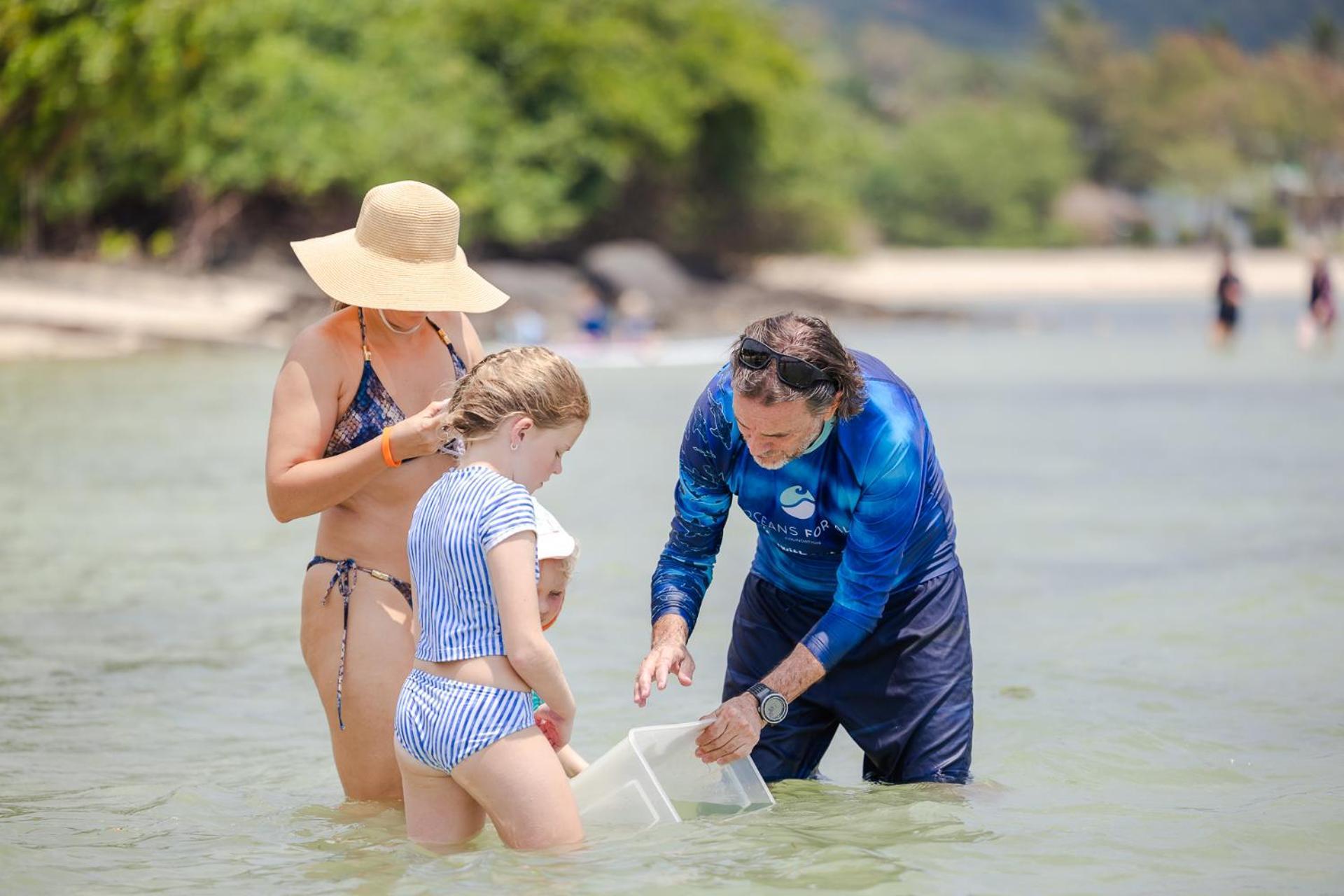 Pullman Phuket Panwa Beach Resort Esterno foto A marine biologist teaching children about marine life