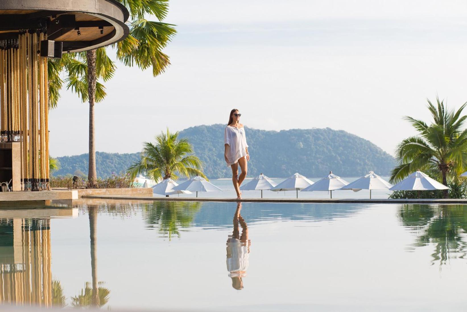 Pullman Phuket Panwa Beach Resort Esterno foto The swimming pool at the resort