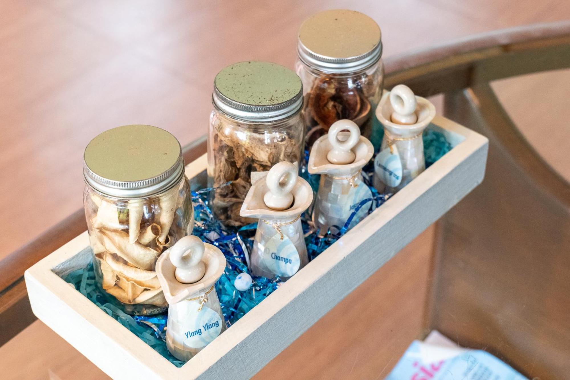 Pullman Phuket Panwa Beach Resort Esterno foto A collection of sea shells