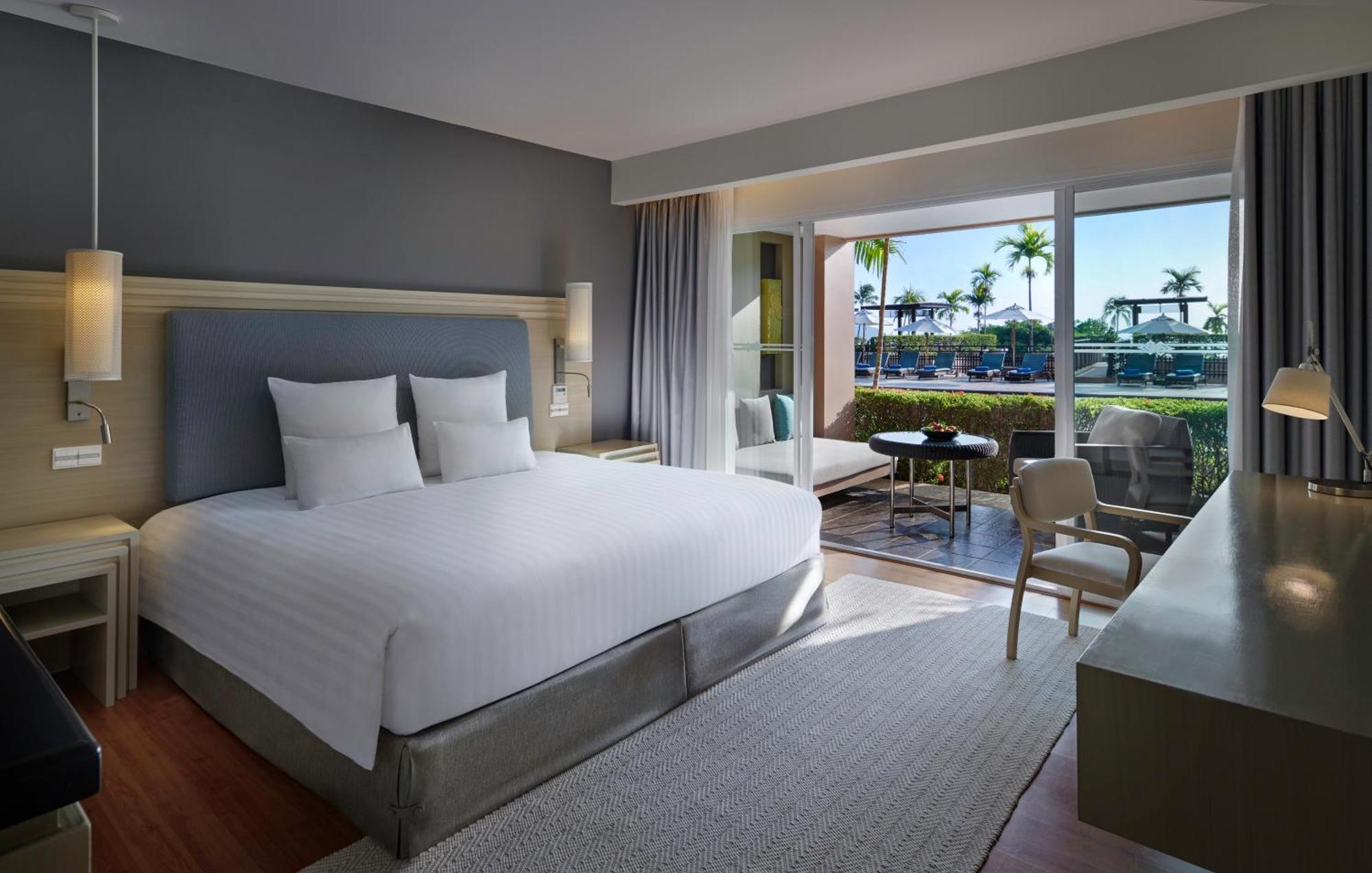 Pullman Phuket Panwa Beach Resort Esterno foto A guest room at the Hilton San Diego Bayfront